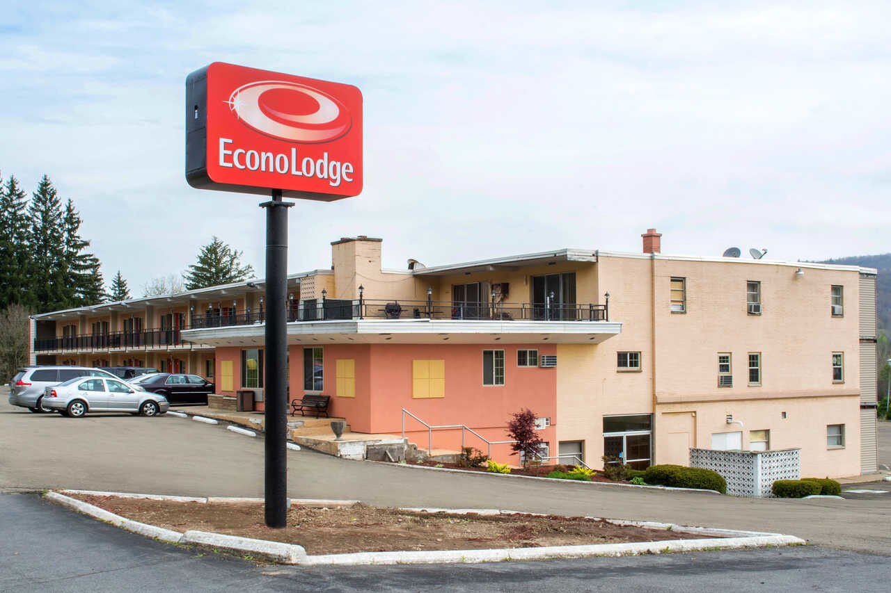 515 South Ave Bradford Pa 16701 Hotel Property For On Econolodge Bradford 1