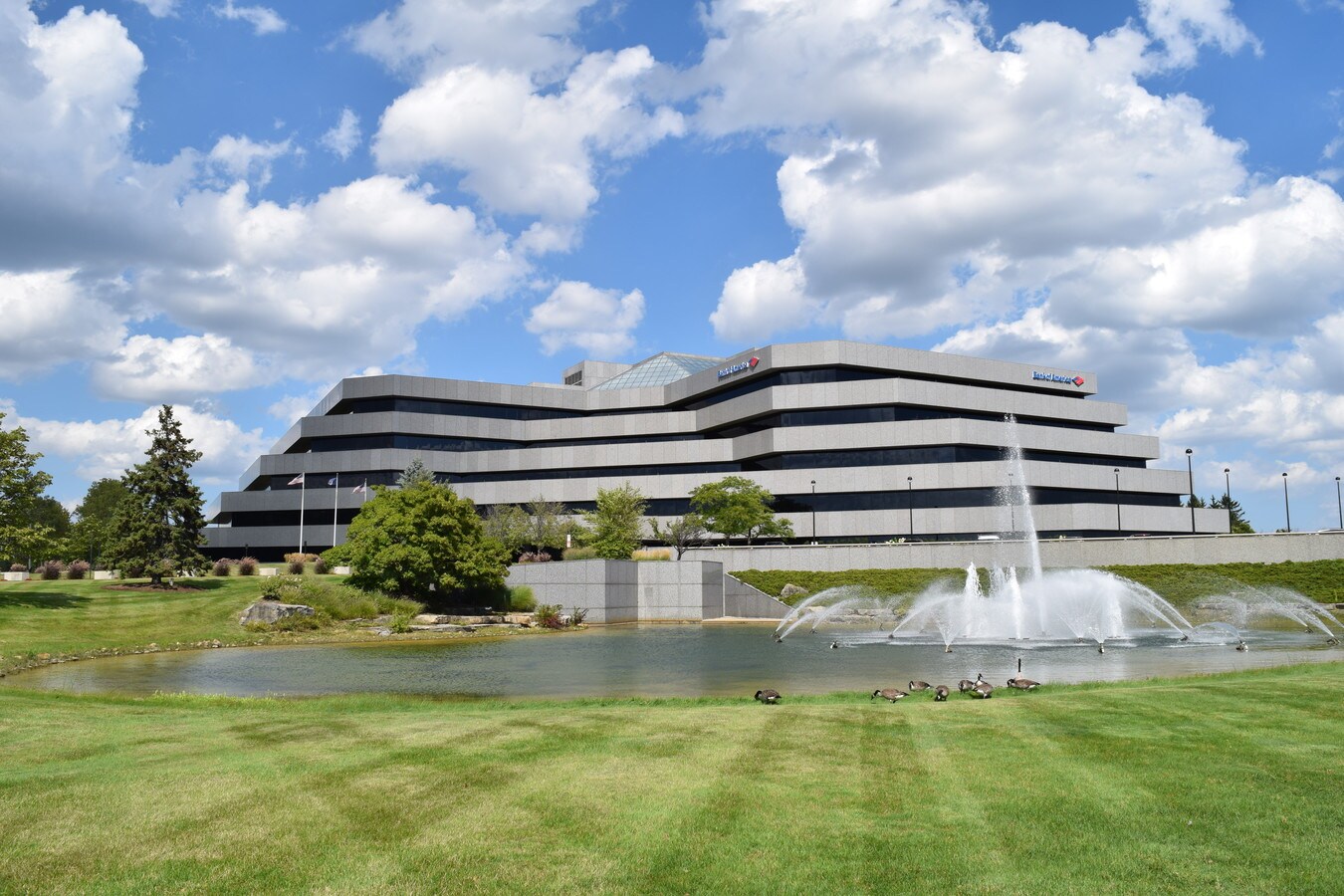 2600 W Big Beaver Rd, Troy, MI, 48084 Property For Lease on