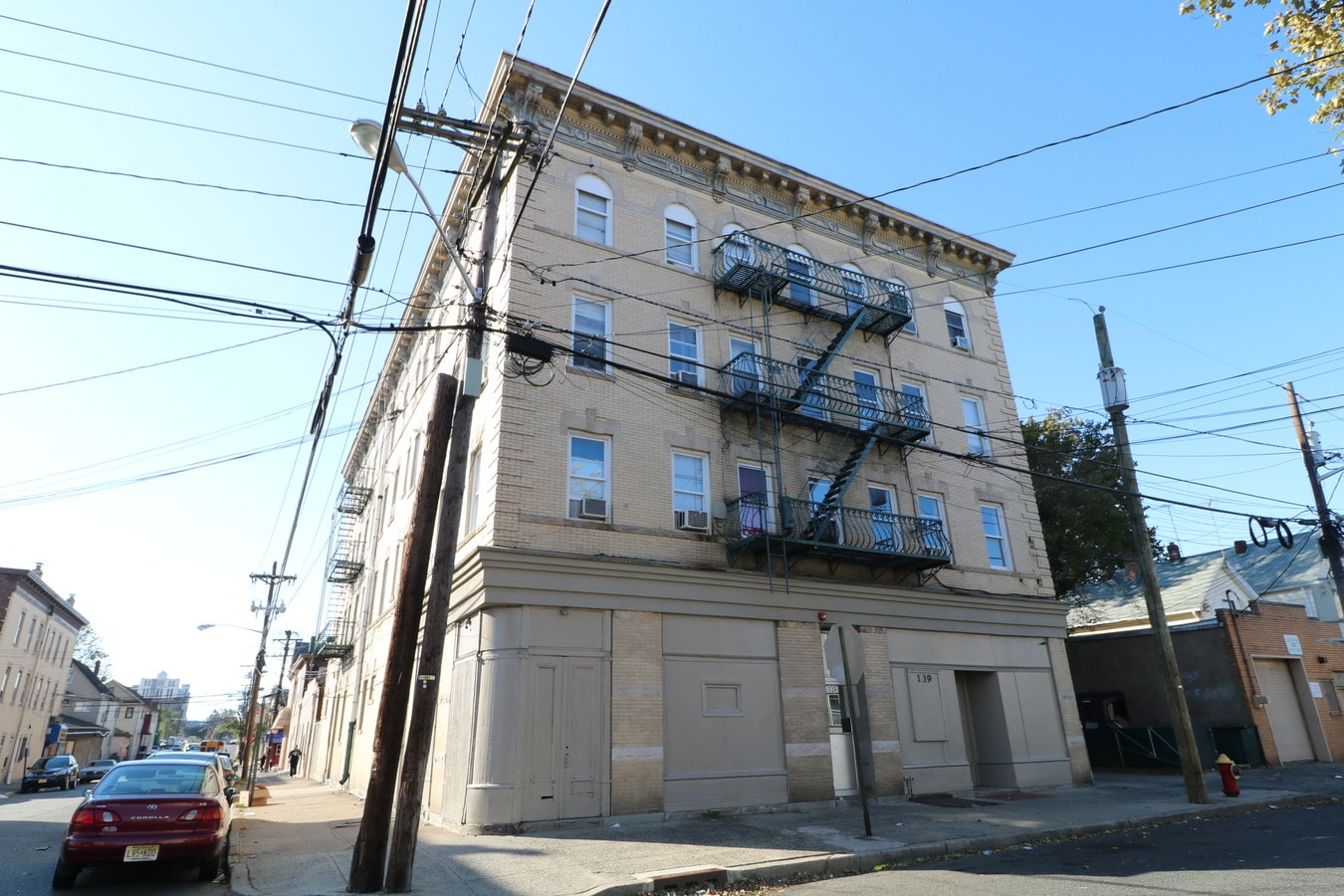 Commercial 139 9th St
