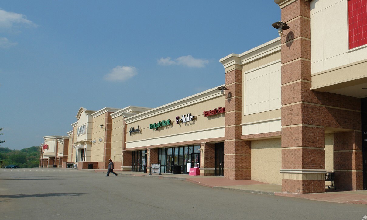 12001860 Greengate Mall, Grapeville, PA, 15634 Property For Lease on