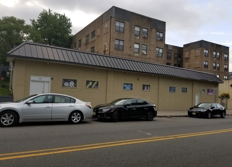 Commercial 365 Main Ave