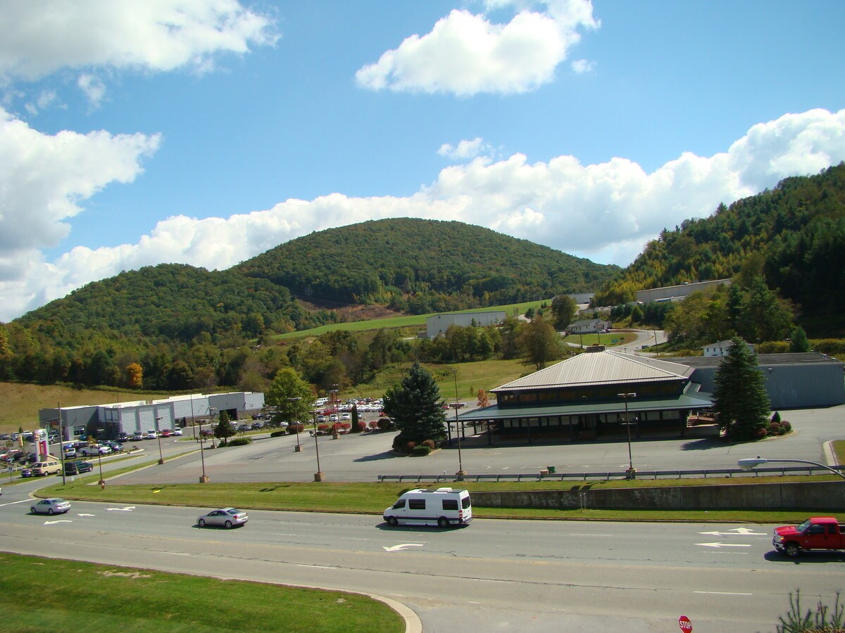 2464 S 421, Boone, NC, 28607 - Auto Dealership Property For Lease on LoopNet.com