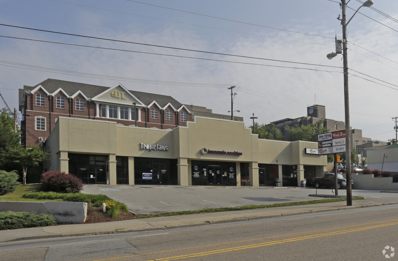 2121 Cumberland Ave, Knoxville, TN, 37916 Freestanding Property For Lease on