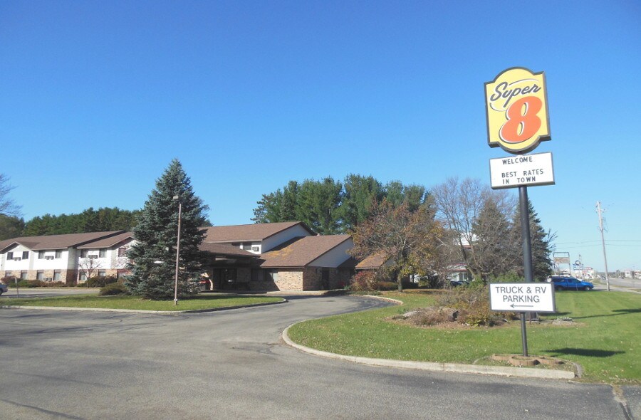 W7607 State Road 21 73 Wautoma Wi 54982 Hotel Property For S8 Wautoma Exterior