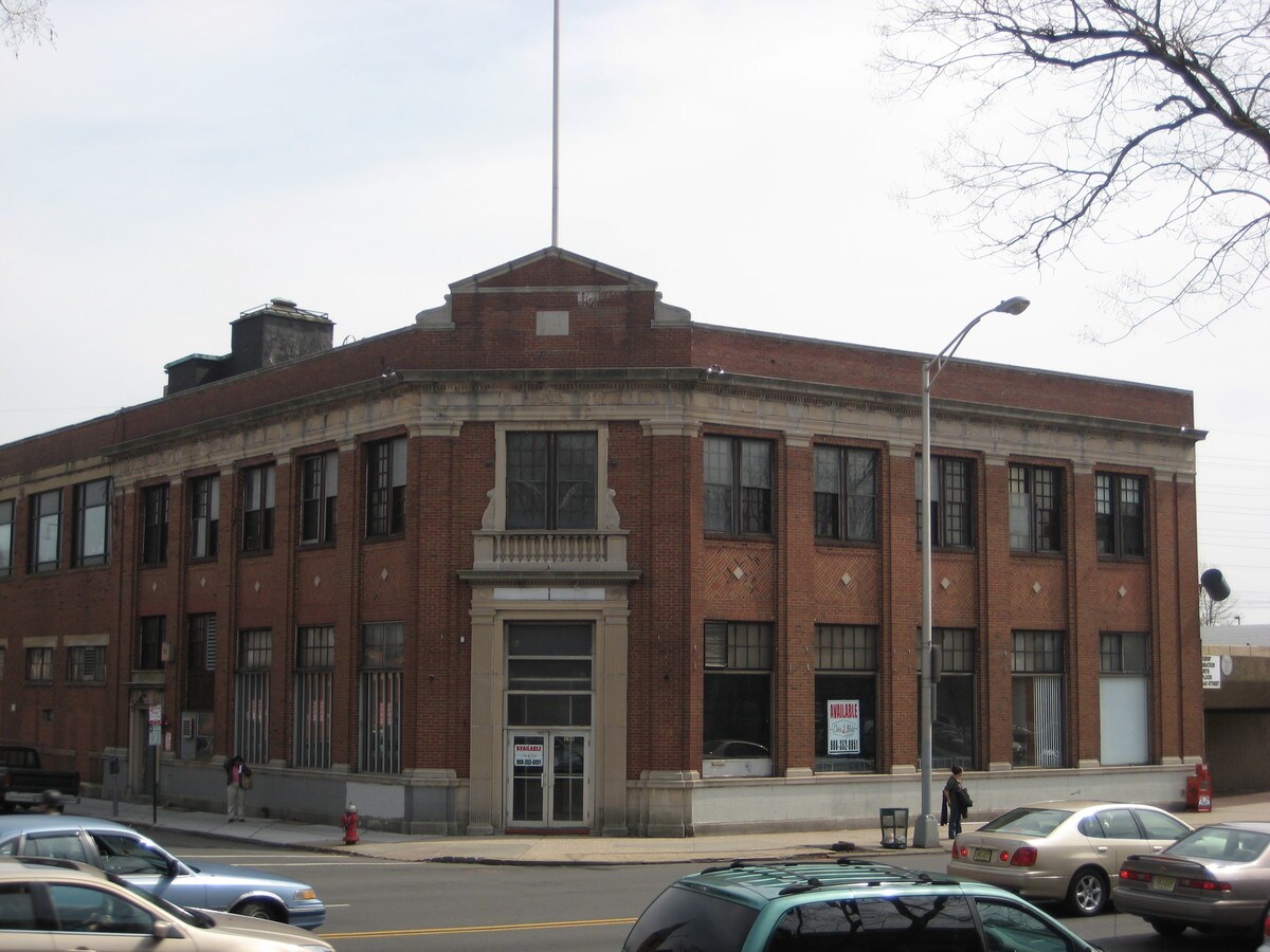 285299 N Broad St, Elizabeth, NJ, 07208 Storefront Retail/Office