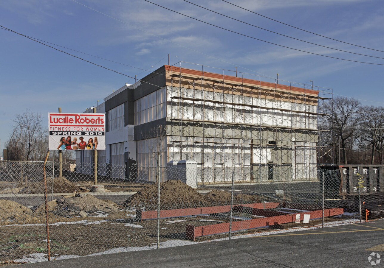 1850 Sunrise Hwy, Bay Shore, NY, 11706 Freestanding Property For Sale