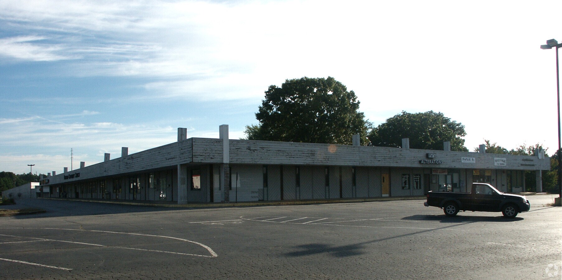 2692 Sandy Plains Rd, Marietta, GA, 30066 - Property For Lease on LoopNet.com
