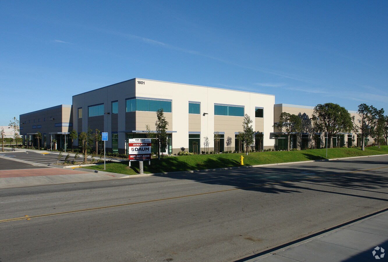 1601 Ives Ave Oxnard Ca 93033 Manufacturing Property For Channel Islands Business Center