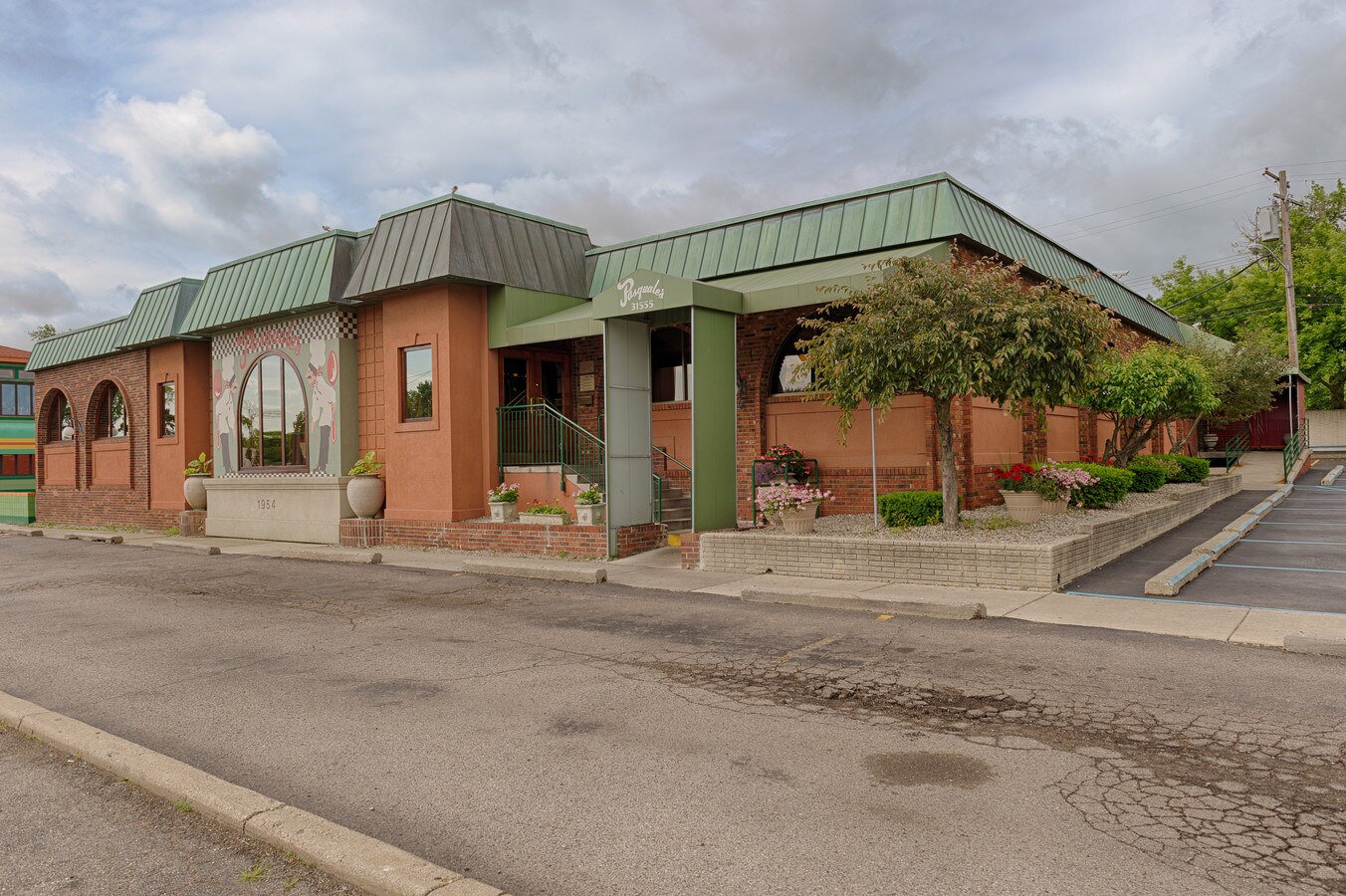 31555 Woodward Ave Royal Oak Mi 48073 Restaurant Property For 201706260011 Hdr