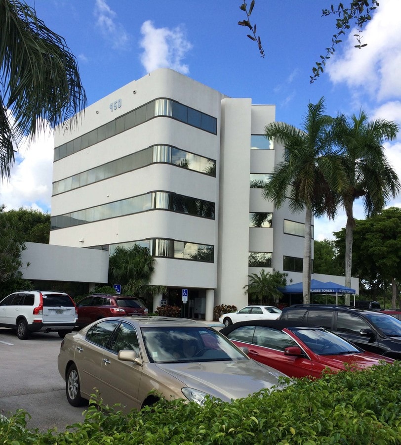 950 Glades Rd, Boca Raton, FL, 33431 Medical Property For Lease on
