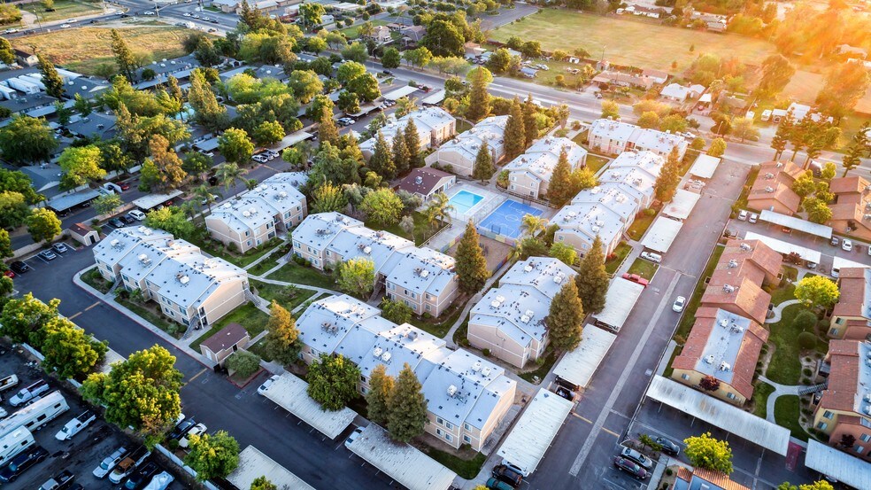 2130 N Marks Ave Fresno Ca 93722 Apartments Property For Golden Garden